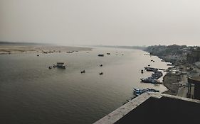 Dwivedi Hotels Palace On Steps